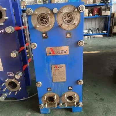 ¿Cómo solucionar problemas en un intercambiador de calor con juntas?